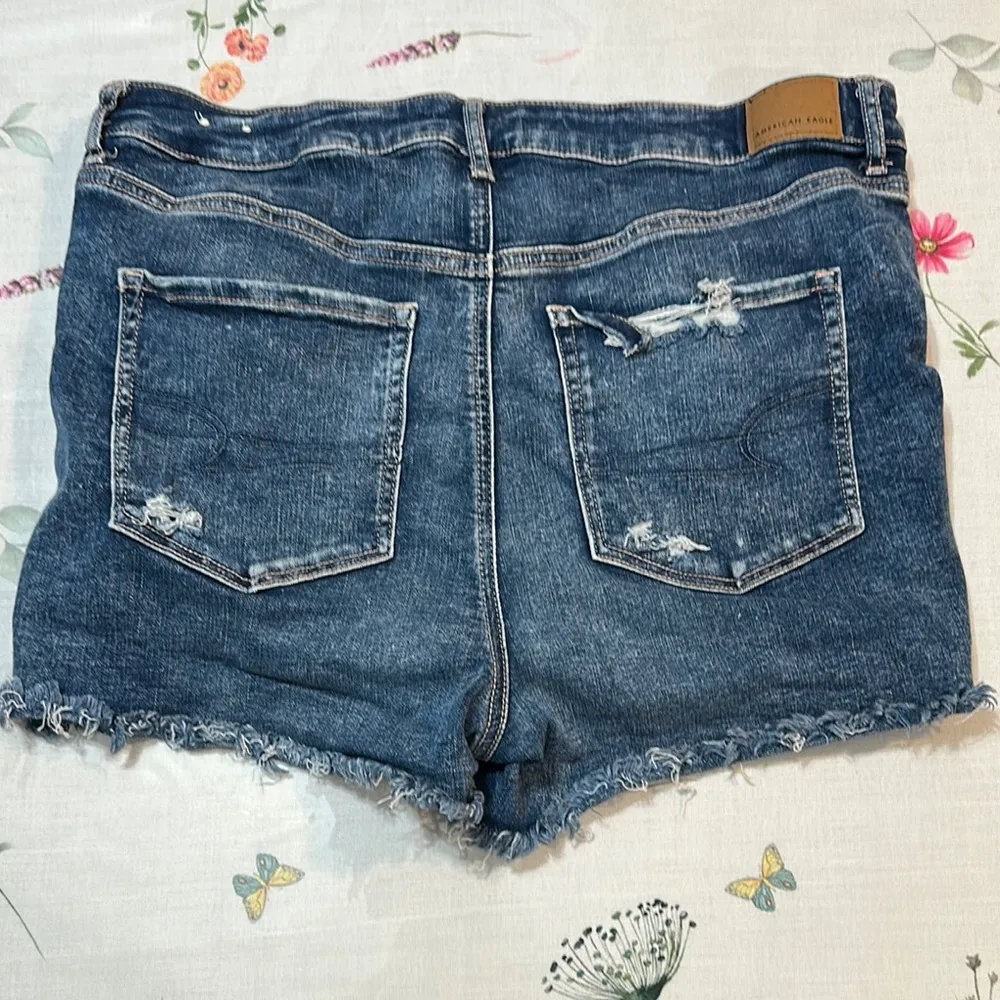 American Eagle hi-rise shortie Blue Jean Shorts High-Waisted Frayed size 16 - Image 2