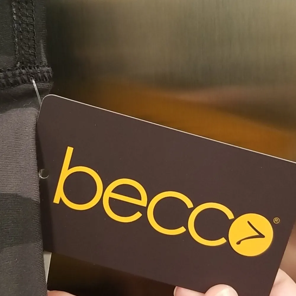 💕BECCO💕 Capri Yoga Leggings ~ Camo Print Size M - Image 7