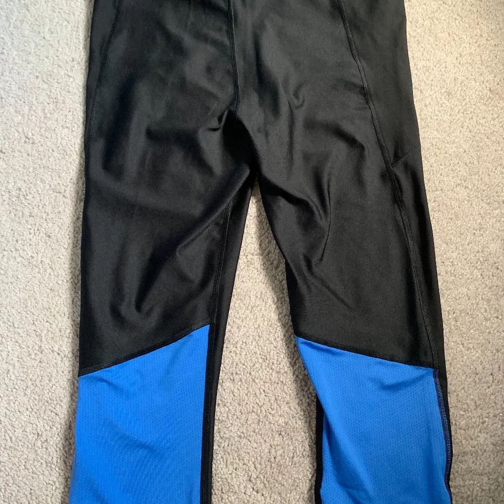 Brand New w/o tags Under Armour cropped legging - Image 2