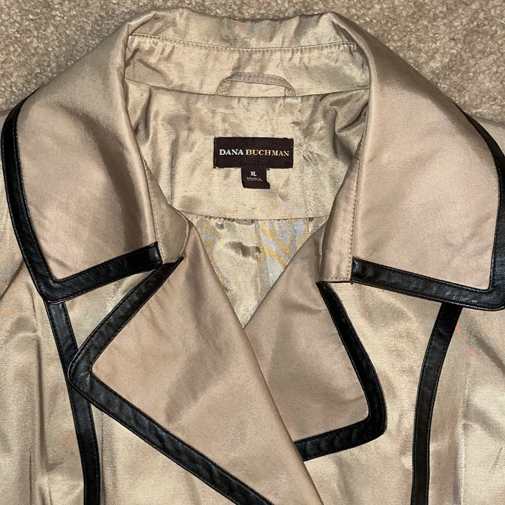 Dana Buchman tan jacket coat with black faux leather trim, size XL - Image 6