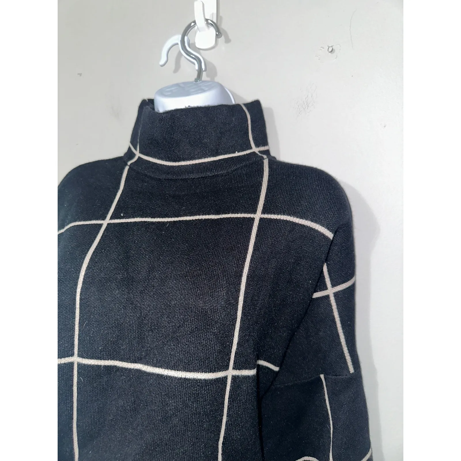 DAVI & DANI Black Grid Turtleneck Sweater Size L Long Sleeve‎ Pullover Knit Size L - Image 4