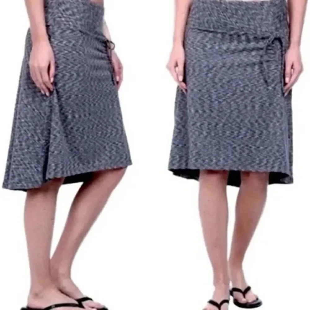The North Face Cypress Hi Lo Knee-Length Skirt - Image 2