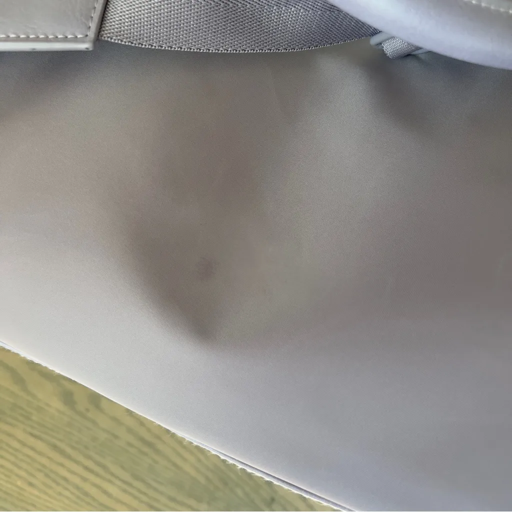 BEIS The Commuter Duffle Bag in Lavender Purple - Image 10