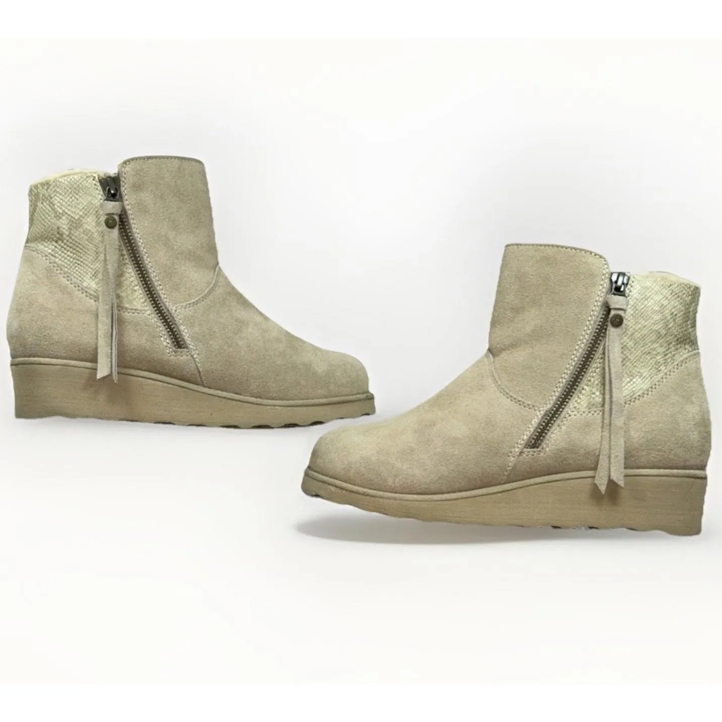BEARPAW Megan Suede Sheepskin Bootie with NeverWet Oat Size 9 - Image 3