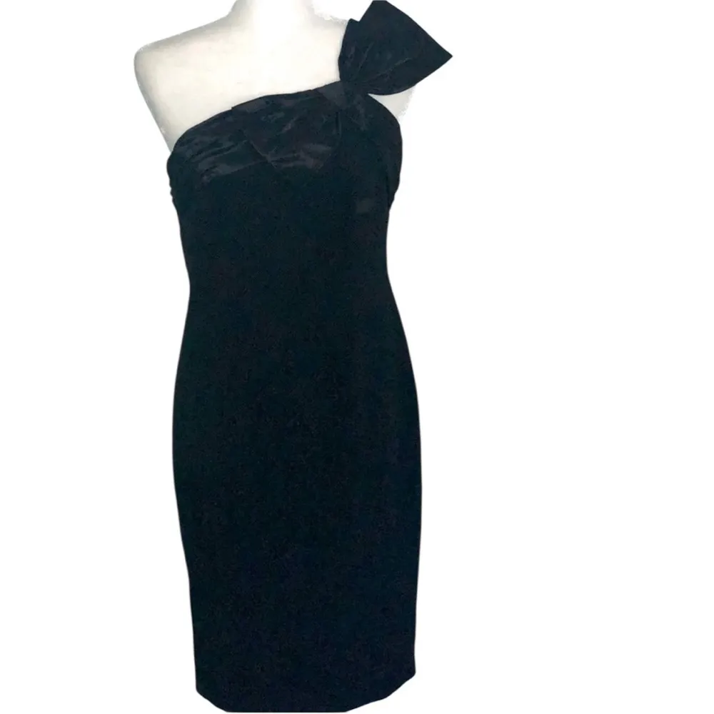 CARMEN MARC VALVO BLACK SATIN BIG BOW ONE SHOULDER COCKTAIL EVENING DRESS 14 - Image 2