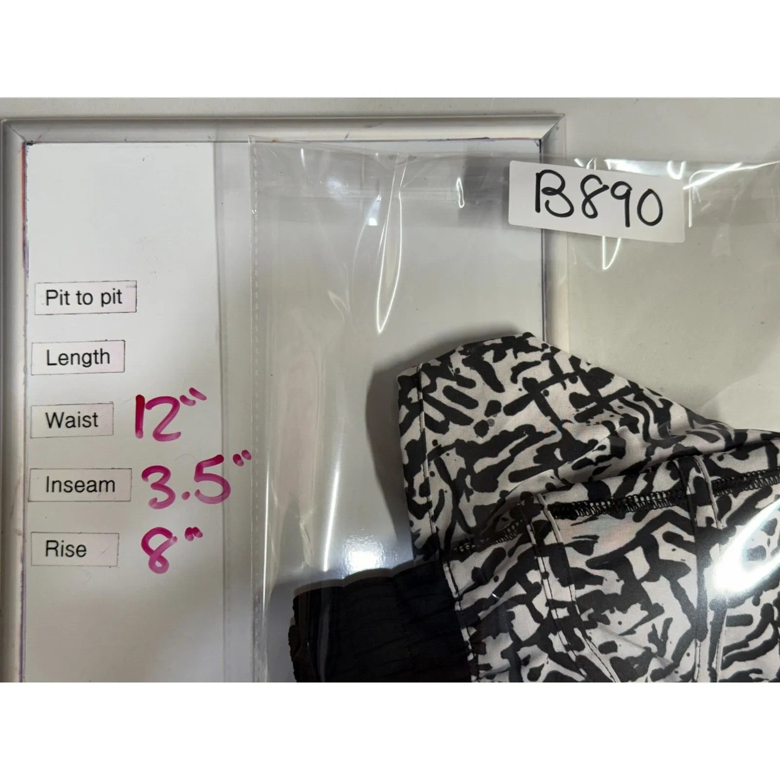 Lululemon‎ Tracker Short 4" Women Sz 4 Black White Animal Print Running Athletic - Image 6