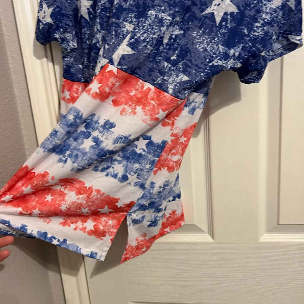 New BiBi USA red white & blue stars & stripes short Sleeve v neck Top Small - Image 5