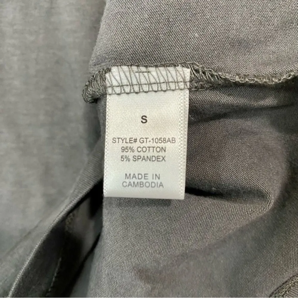 Zenana Outfitters Women’s V Neck Long Sleeve Tee Shirt Ash Gray Size Small NWOT - Image 7