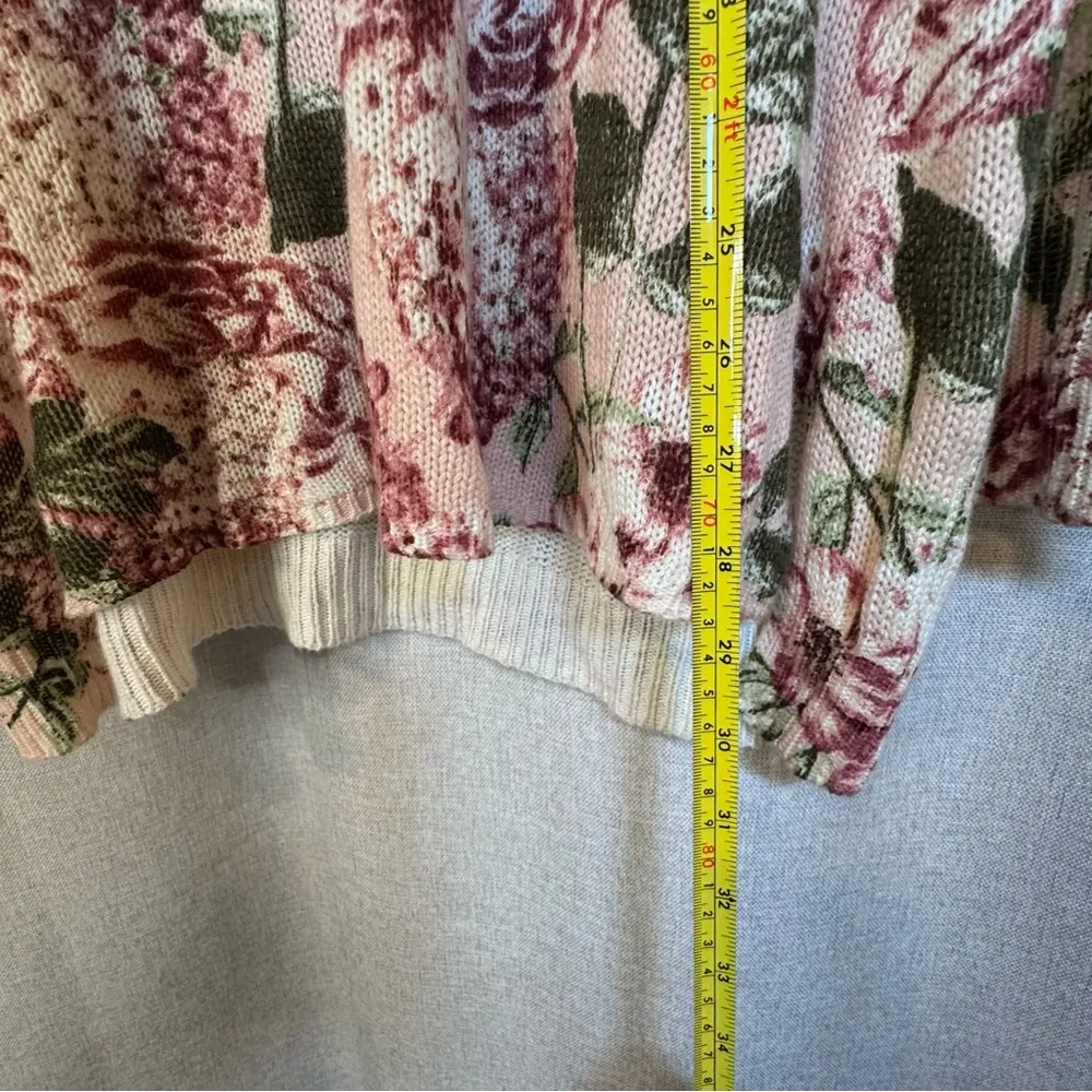 Show Me Your MuMu Bonfire Sweater
Hydrangea Blooms Floral Knit Size Small - Image 12