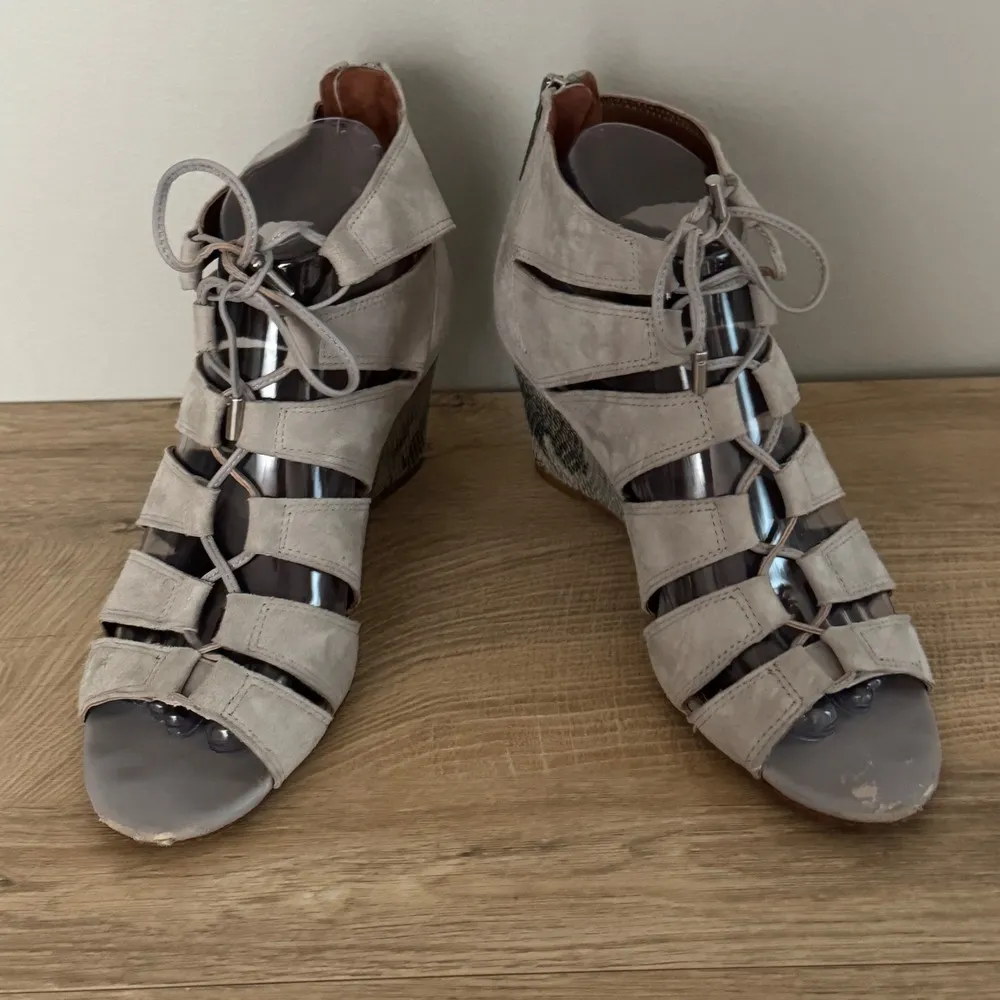 Donald Pliner Sandals Jeisa Lace Up Gladiator Snakeskin Heels Open Toe Shoes 7.5 Gray - Image 4