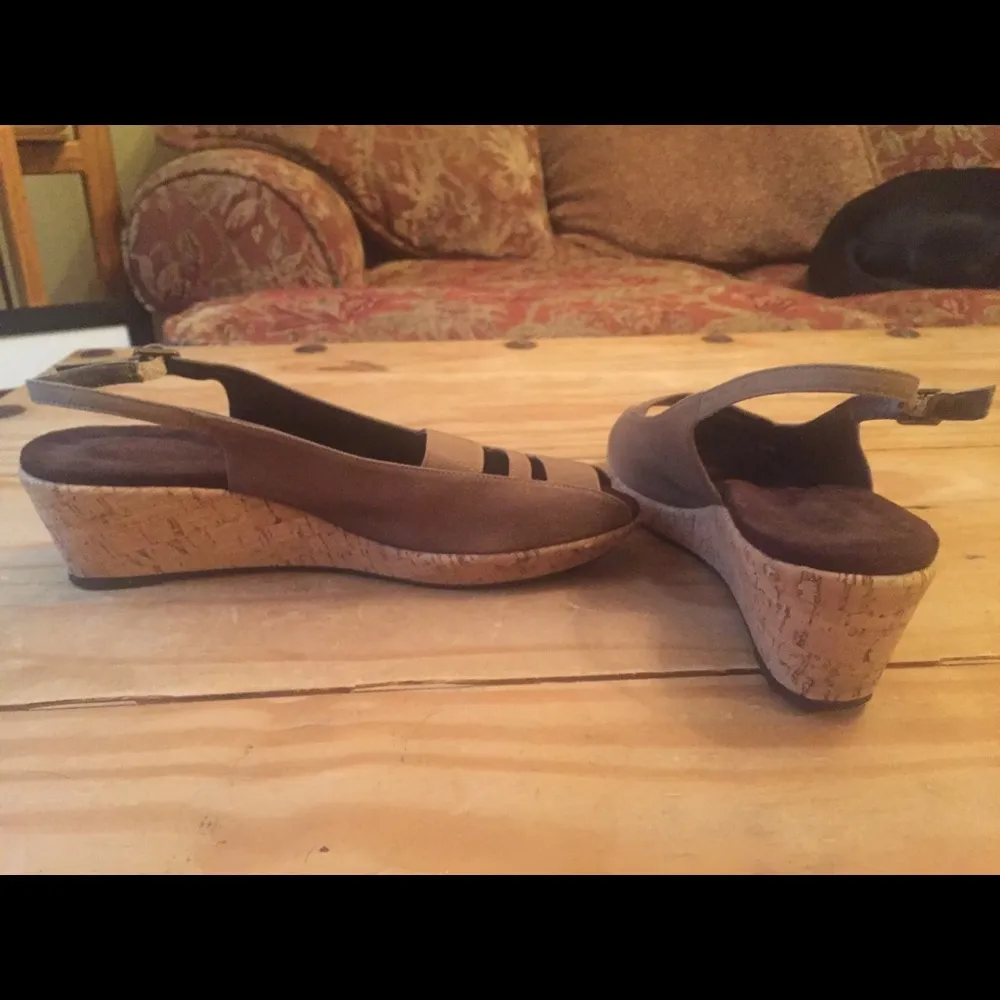 Classic Looking Wedges Size 10 Narrow - Image 2