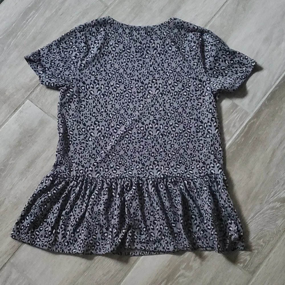 Gaze Animal Print Short Sleeve Peplum Top Size XS - Image 8