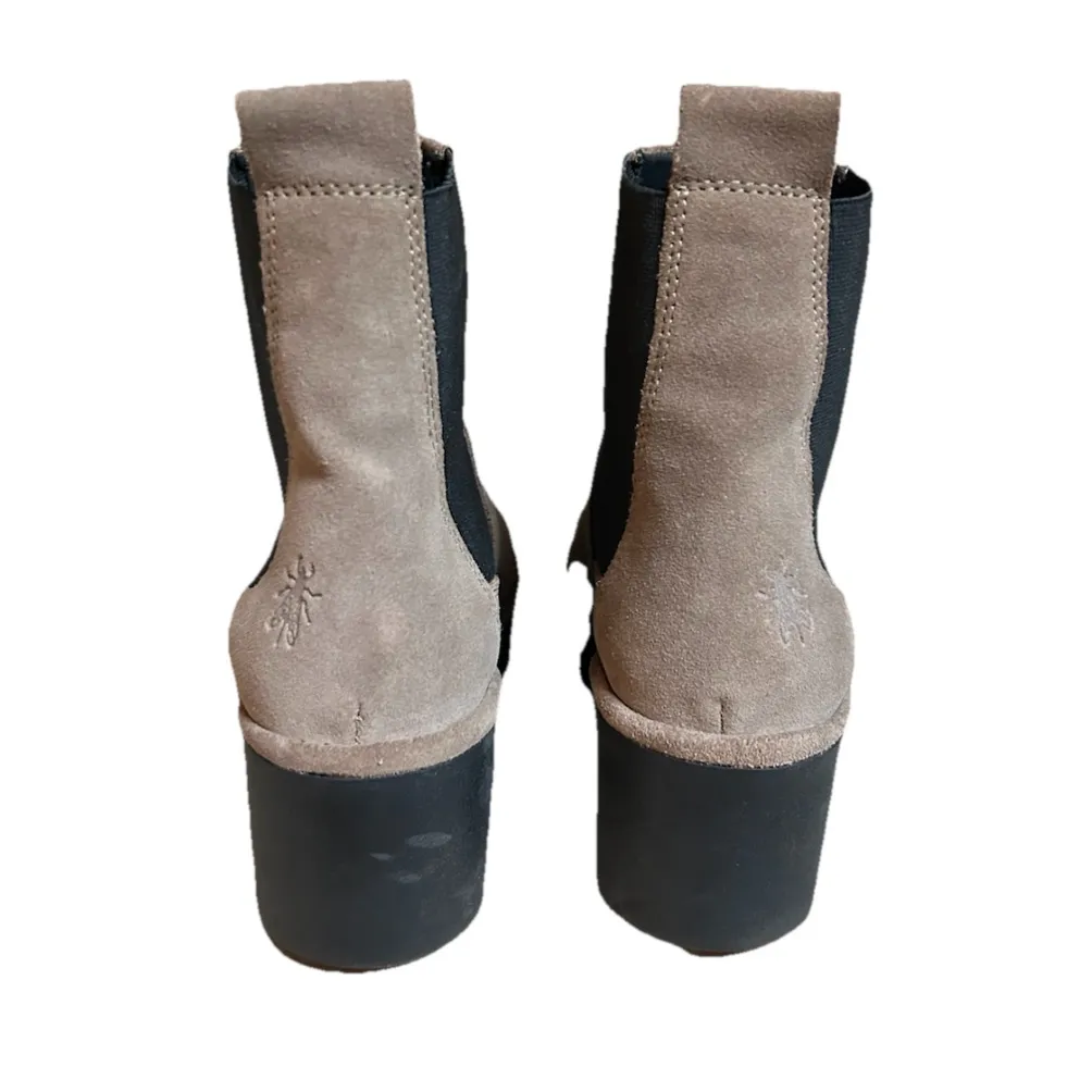 Fly London Boots Women's Size 5.5 Chelsea Wedge Suede Ankle Camel - Image 4