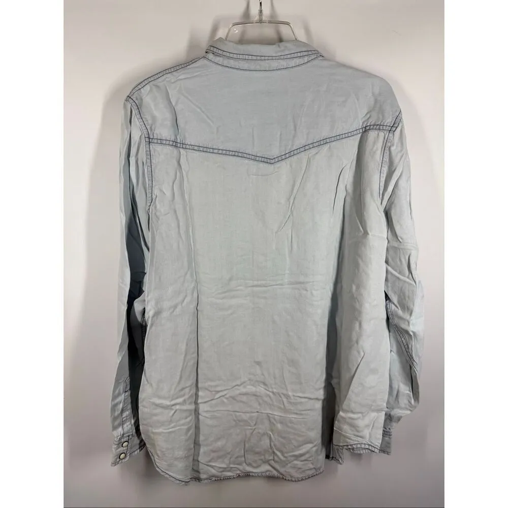 B6 vintage Mossimo light wash boyfriend fit denim pearl snap long sleeve Women s Blue - Image 9