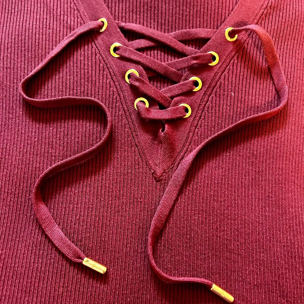 MICHAEL KORS Lace Front  Pull Over with Gold Tone Grommets NWOT Size M - Image 3