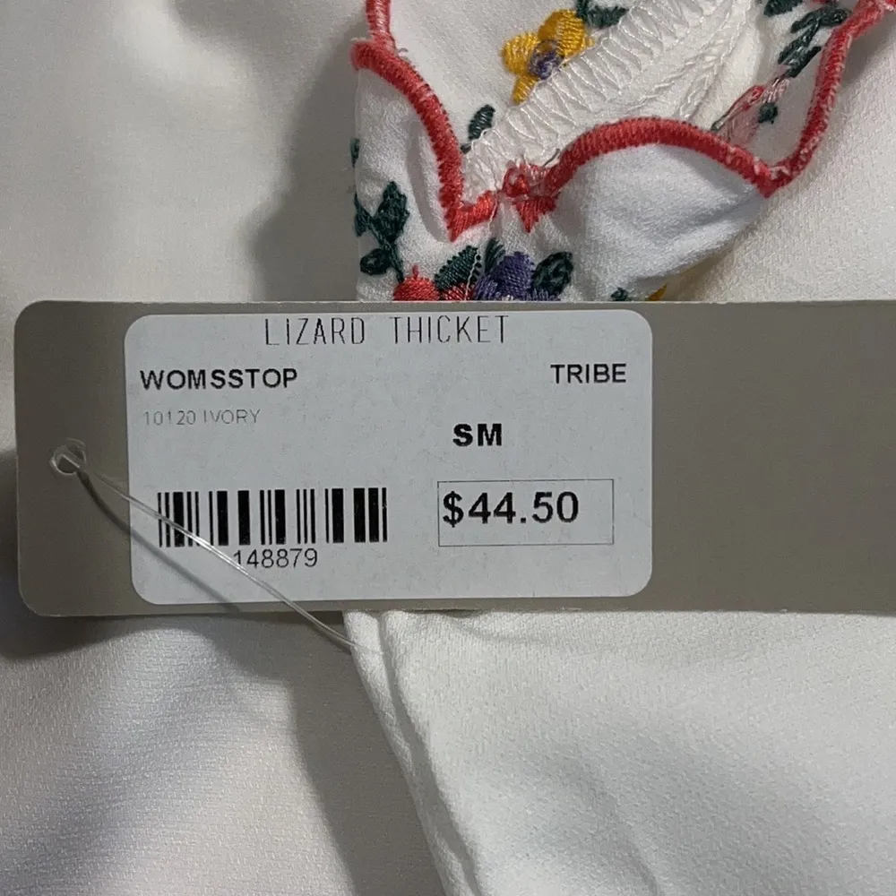 TRIBE womens small dainty ivory babydoll top flutter sleeves & floral design - Image 9