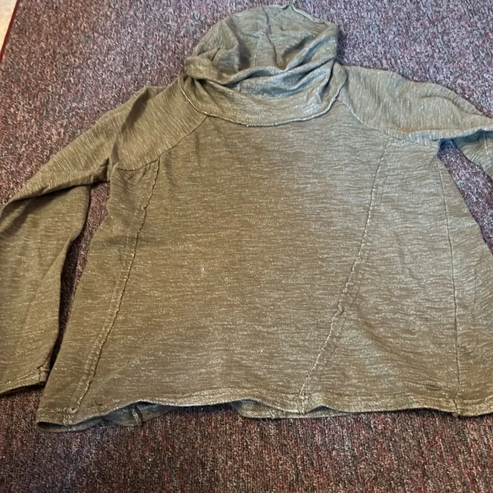 O’Neill small green sweater - Image 2