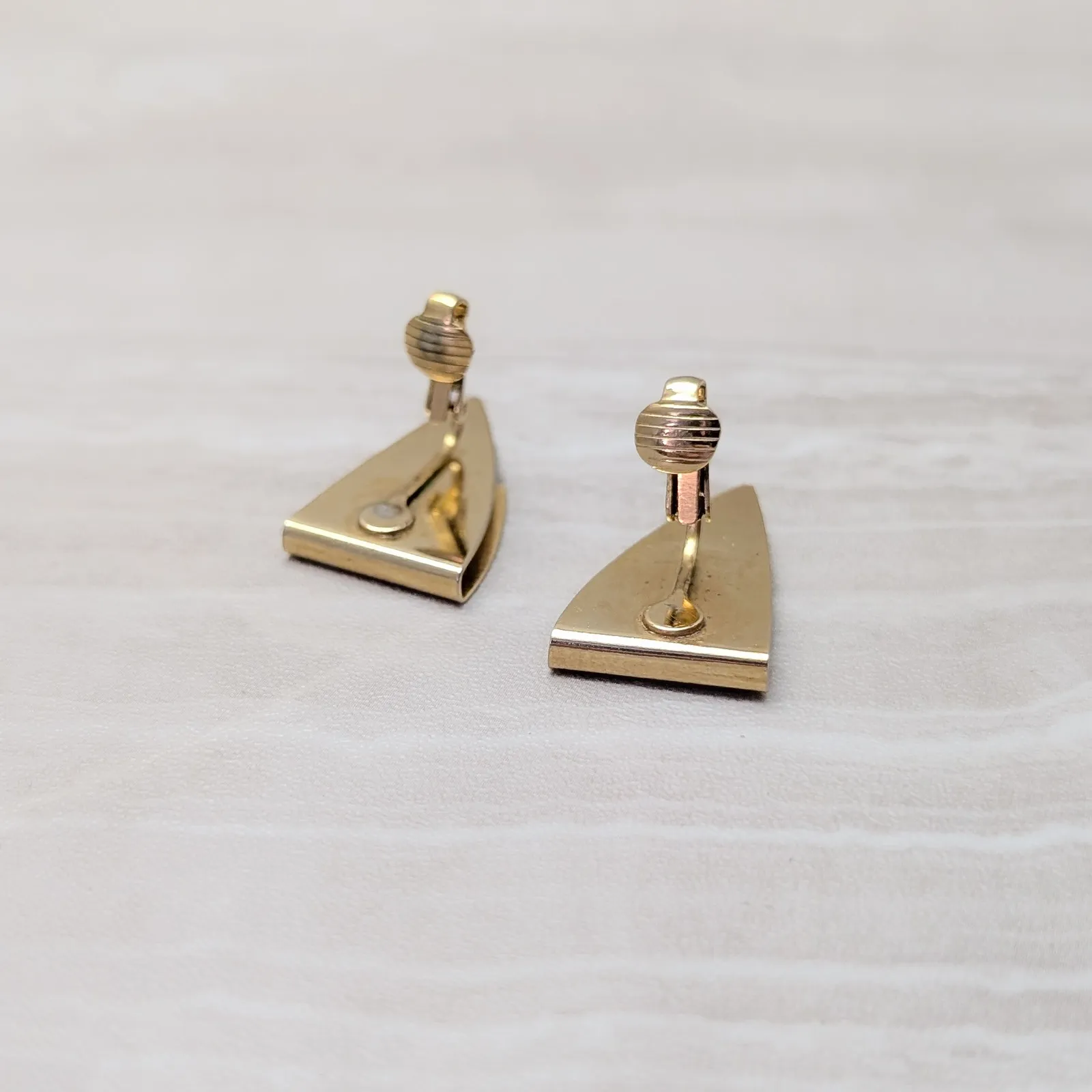 Vintage Clip On Earrings Gold Tone & Cream 1.25" Large Unusual - Image 5