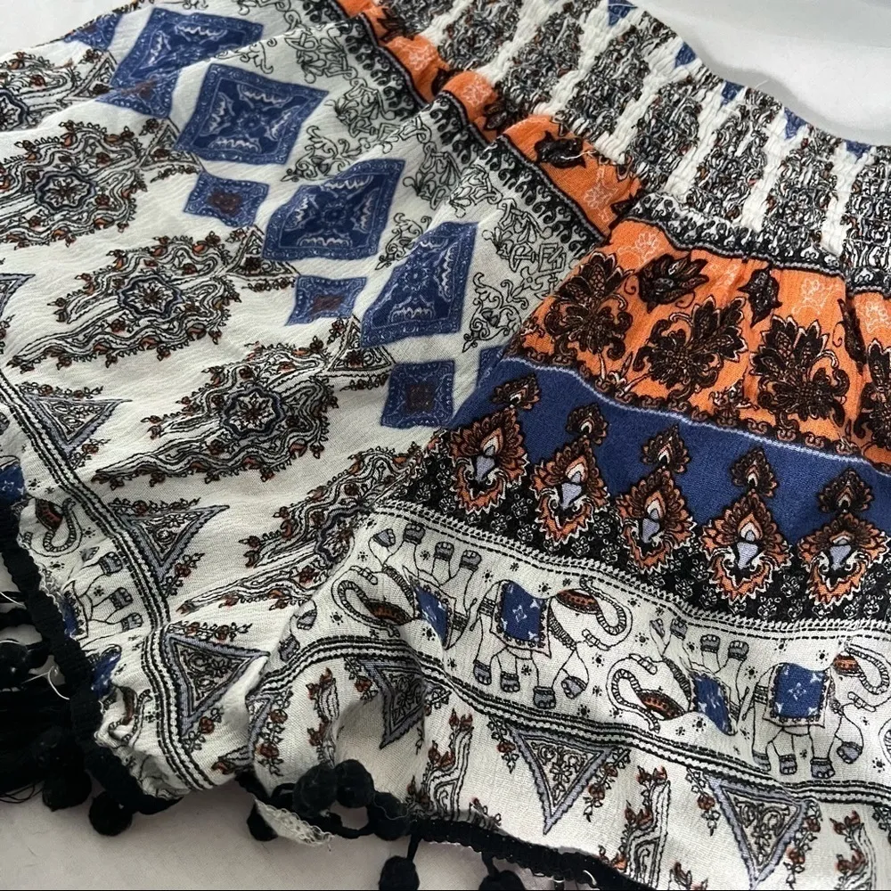 Hot kiss boho style pom Pom shorts medium - Image 6