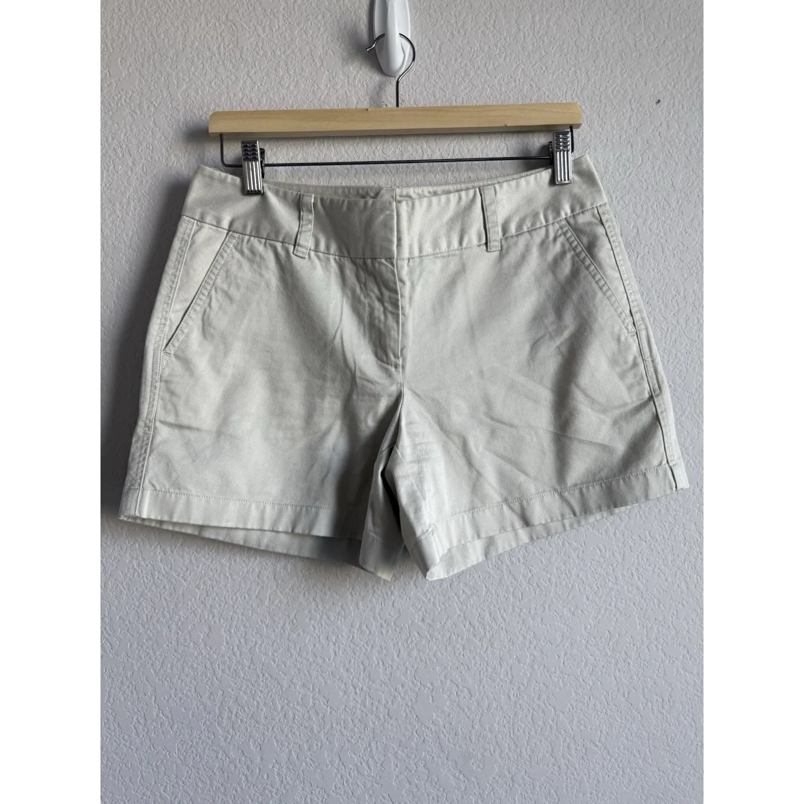 Vineyard Vines Khaki Chino Stretch Shorts Pink‎ Whale Logo Women's Size 6 - Image 4