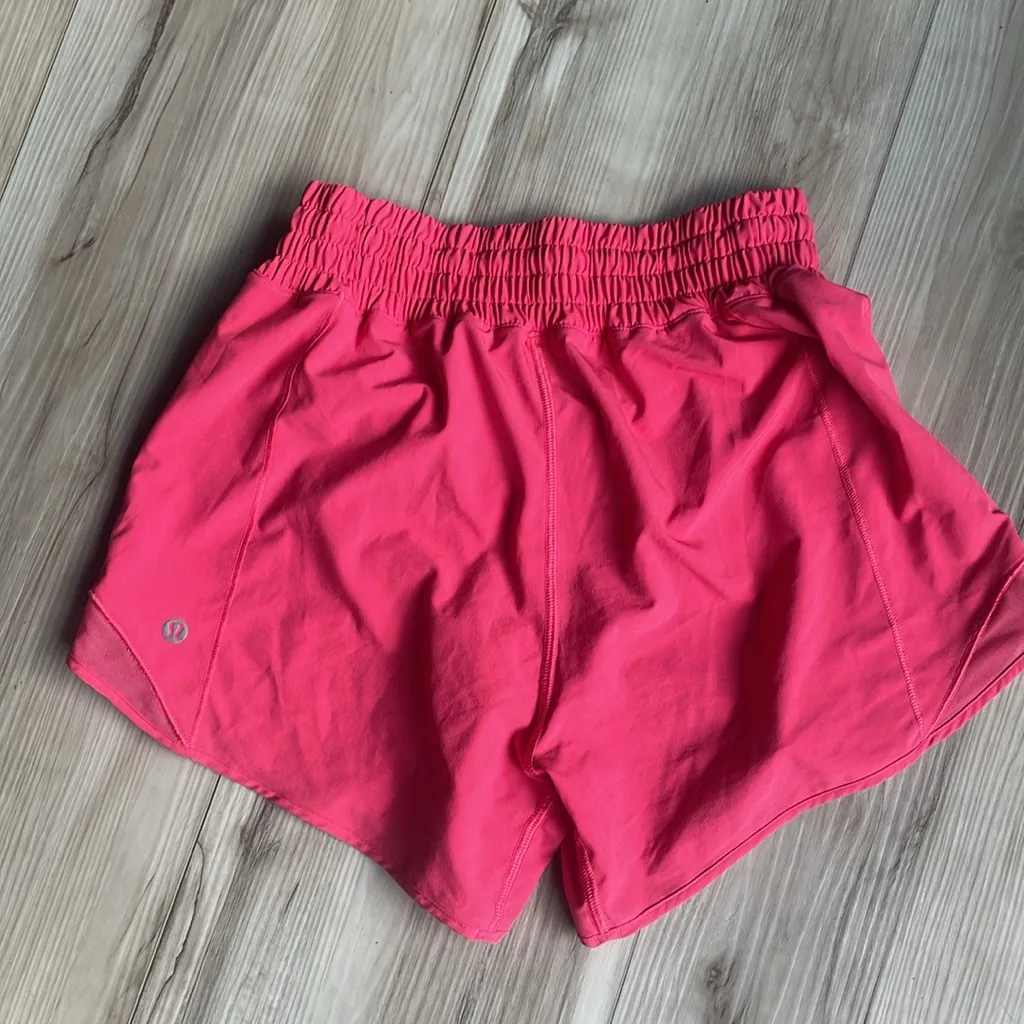 Lululemon Hotty Hot short HR 4 inch Glaze Pink Size 4 Like New - Image 3