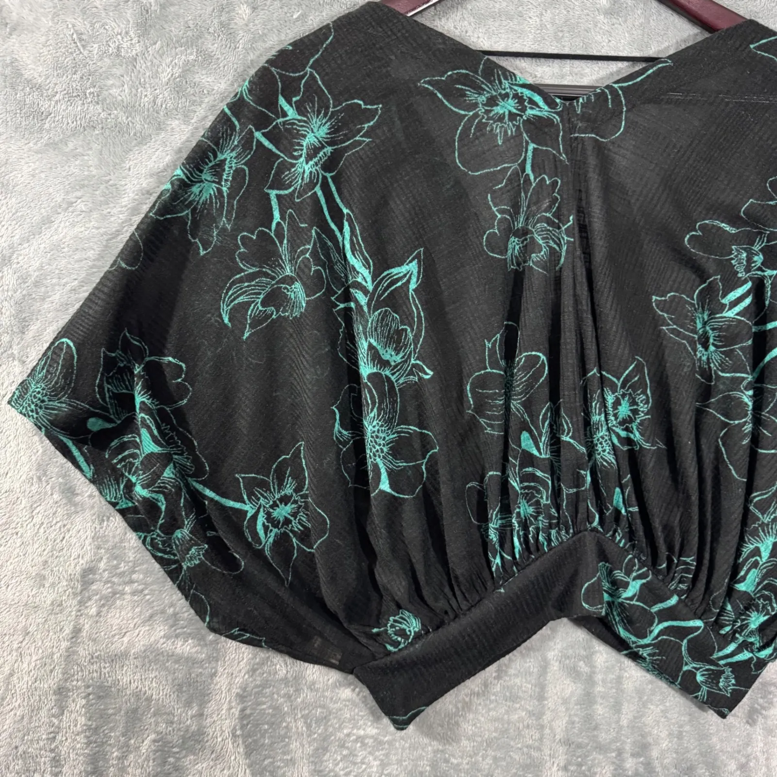 Free People One Dance Black Teal
Floral Print Top Kimono Dolman Sleeve
XS - Image 9