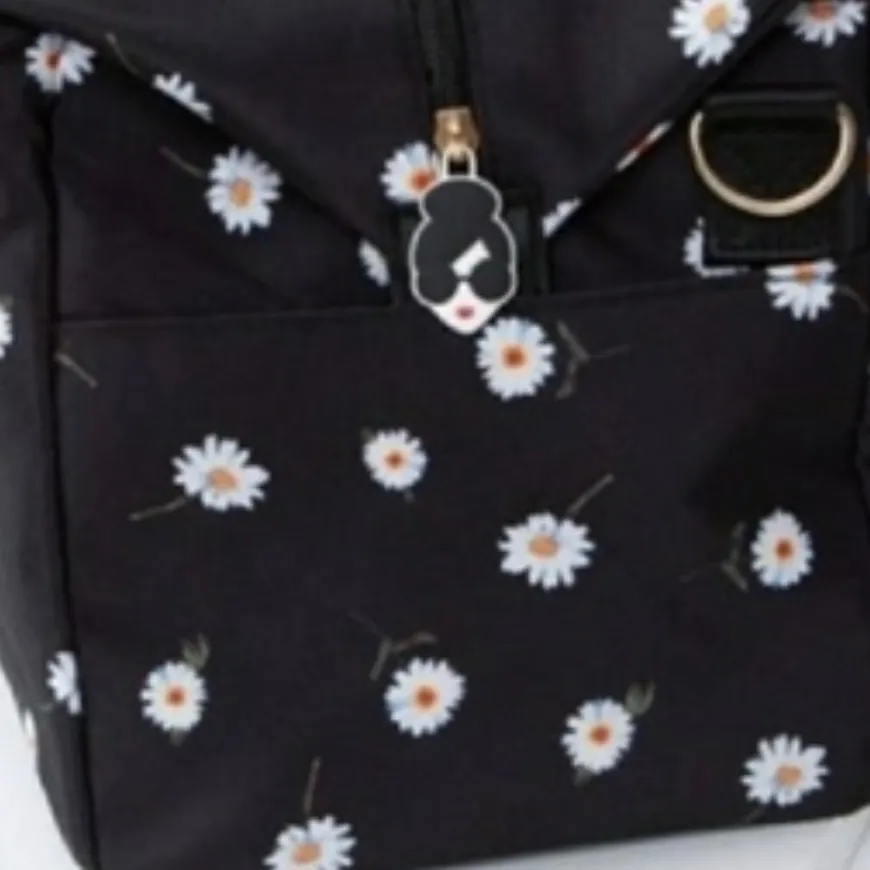 ALICE + OLIVIA DAISY PRINT DUFFLE TRAVEL BAG - Image 5