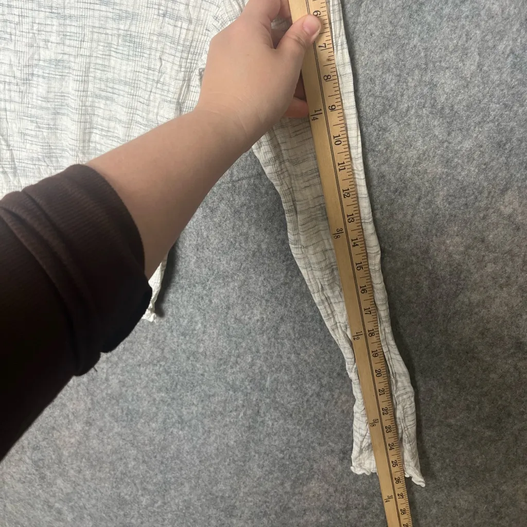 Aeropostale Woman Size Large basic Textured White Long Sleeve Top - Image 6