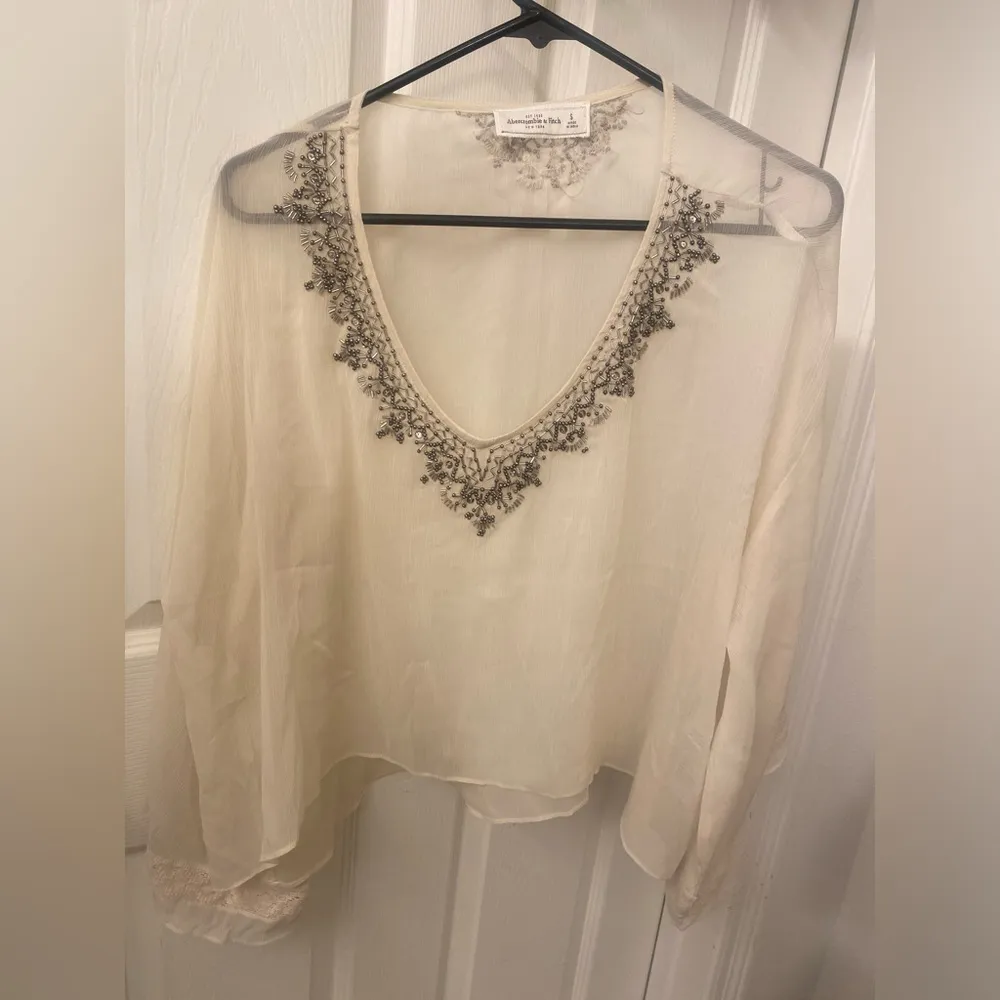 Abercrombie and Fitch Vintage Embroidered Cream Women's Top size small - Image 10