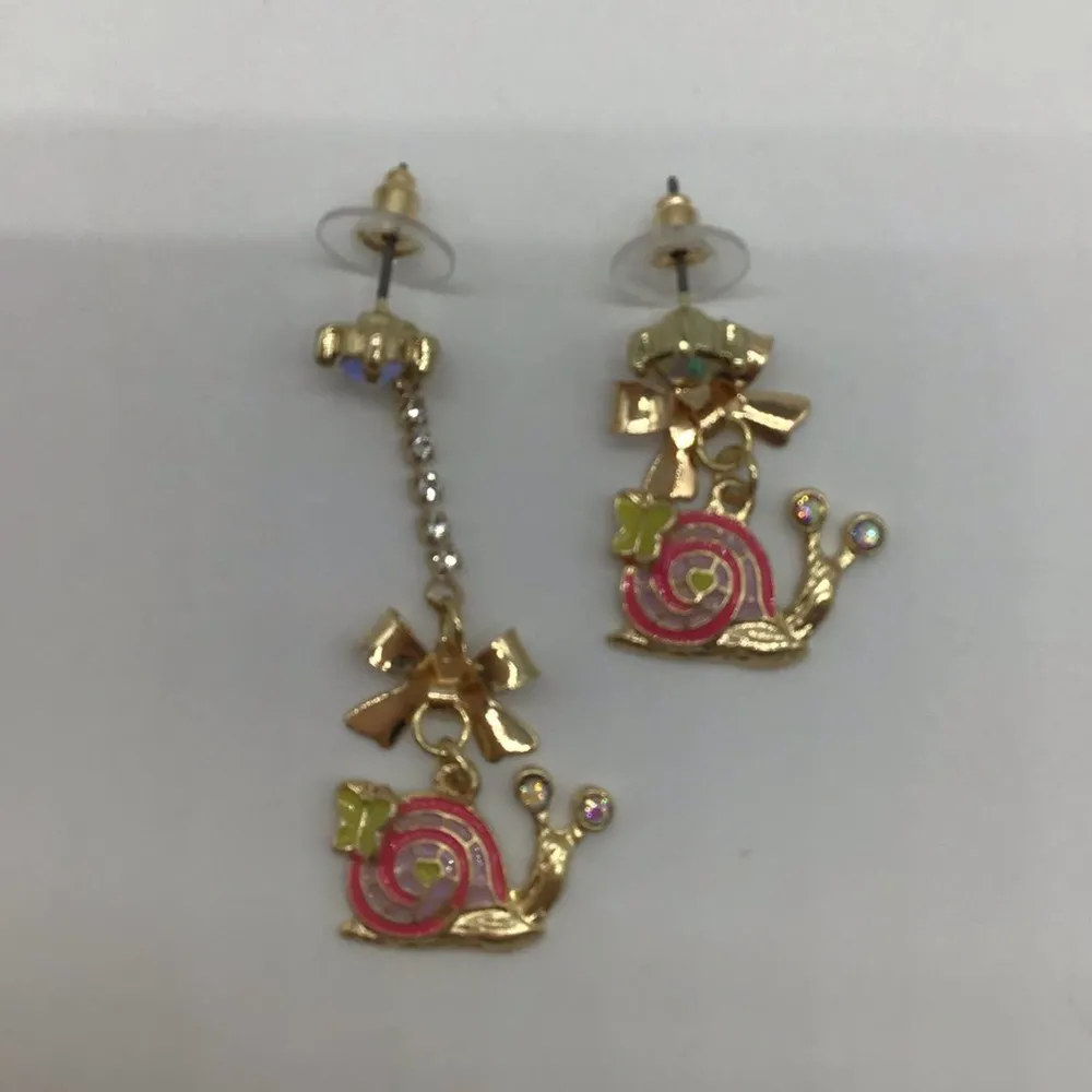 NEW asymmetrical gold drop dangle snail earrings - Image 4