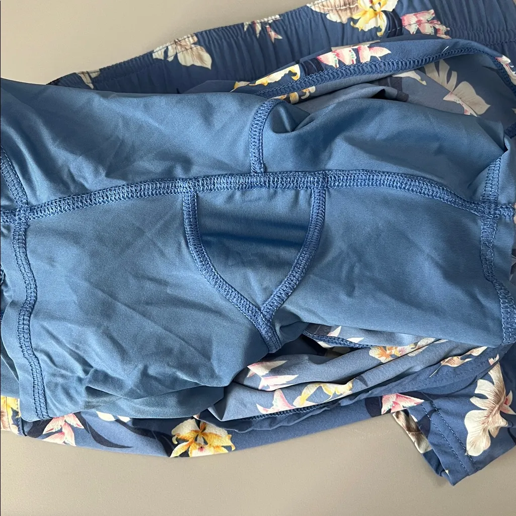 Fair Harbor Corliss Shorts Blue Floral Size Large - Image 5