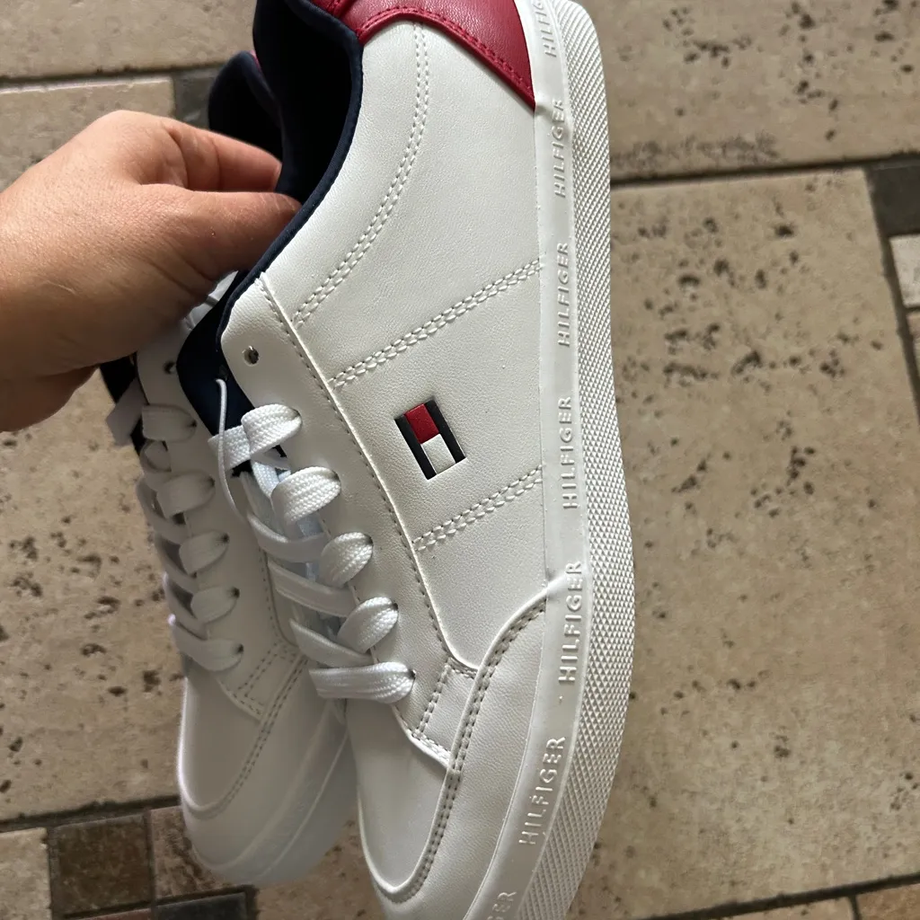 NEW Tommy Hilfiger Women Sneakers size 7.5 - Image 2
