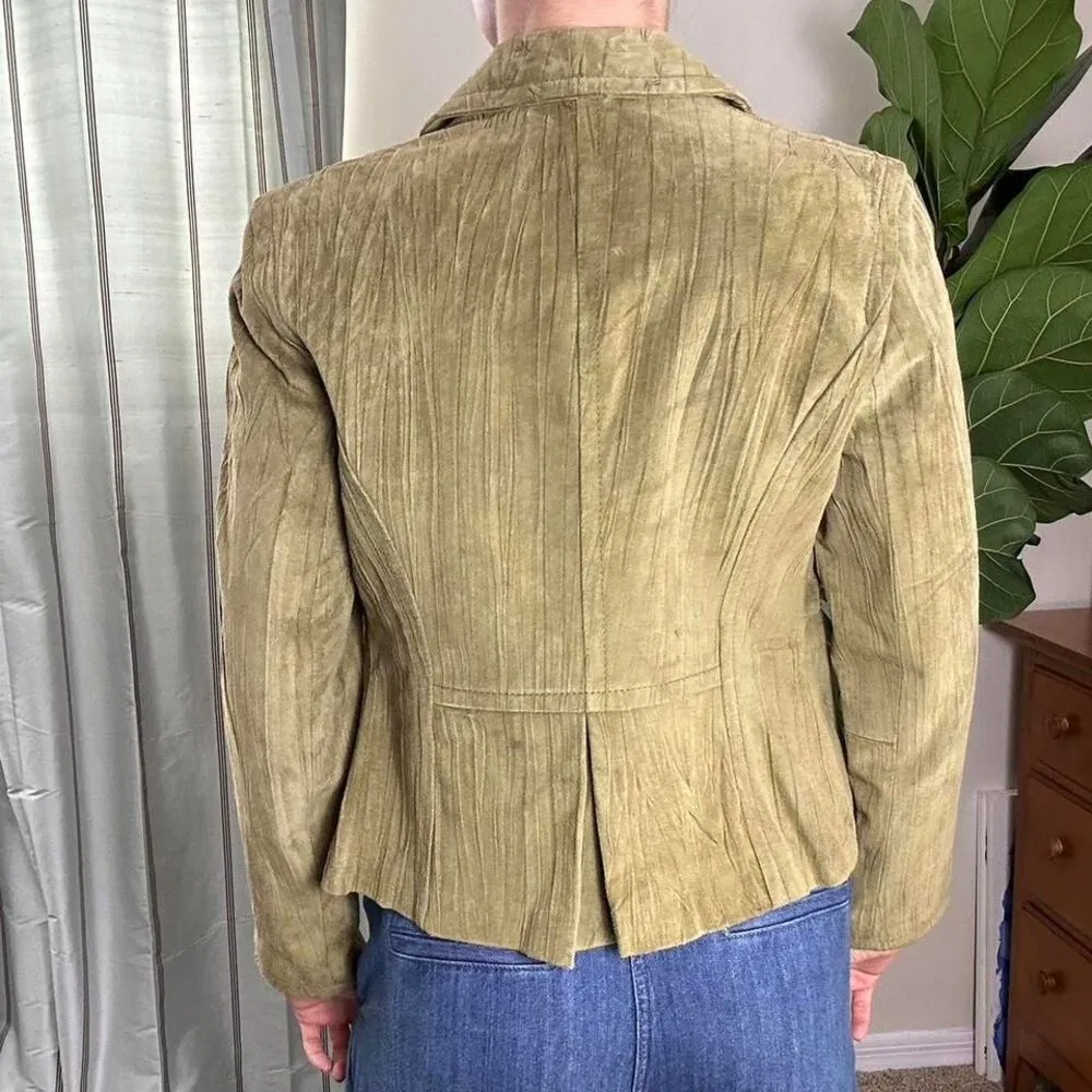 Green suede blazer with a preppy, boho vibe! - Image 8