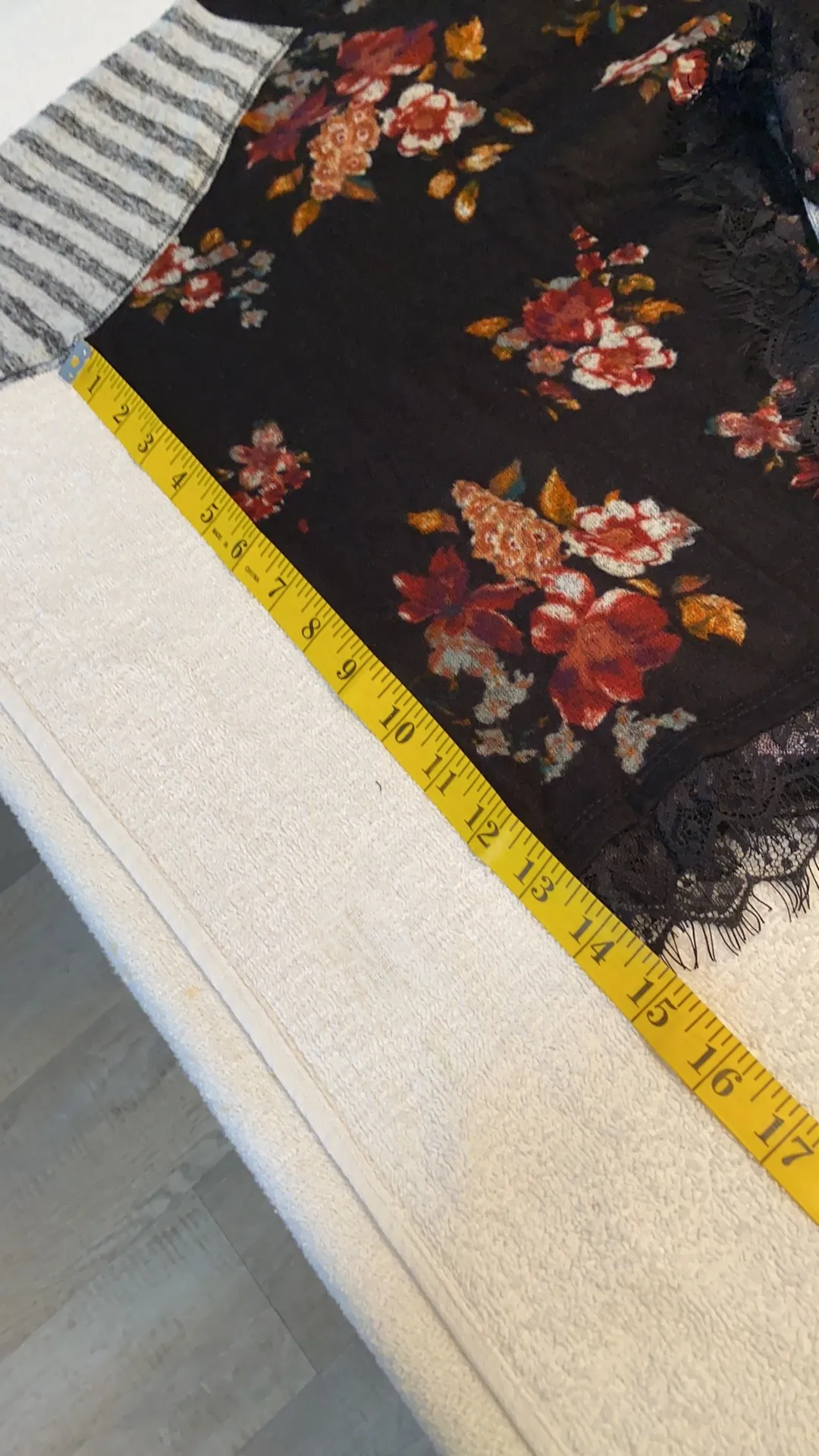 cozy vibes hoodie floral/stripe Size small - Image 6