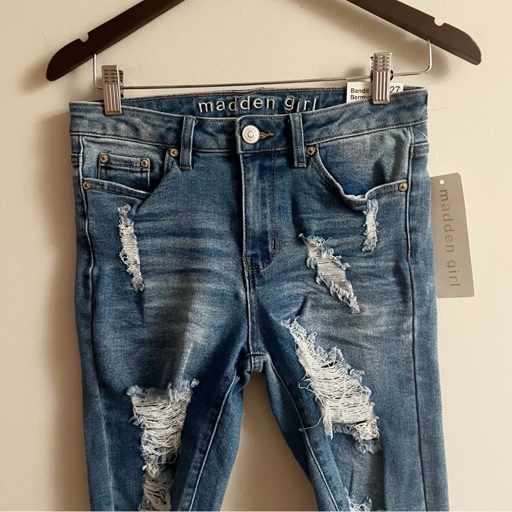 Madden Girl by Steve Madden Bandit Bermuda Jean Shorts NEW Size 27 Distressed - Image 2