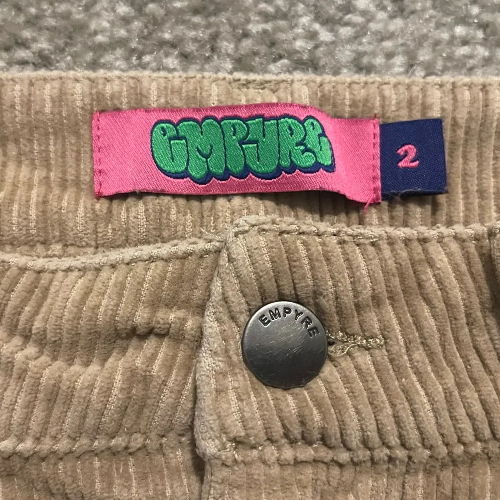 Women’s Empyre Tori Crop 90s Khaki Corduroy Skate Pants Size 2 - Image 3