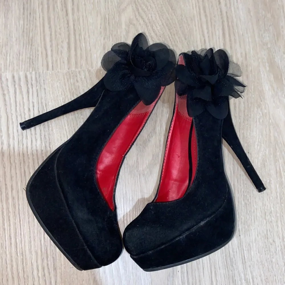 Dollhouse  black heels size 8 - Image 2