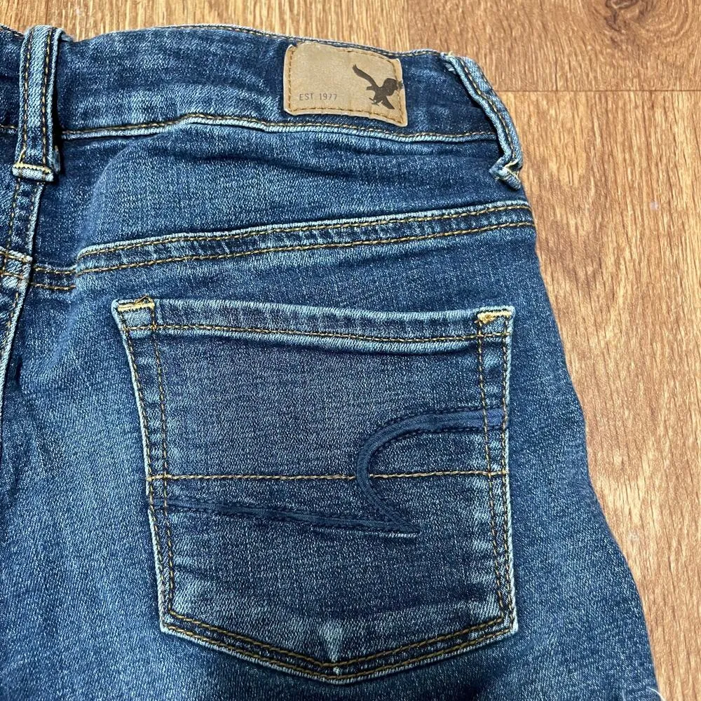 American Eagle Women Shortie Blue Jean Shorts Medium Wash Raw Hem Cuff Size 0 XS - Image 4