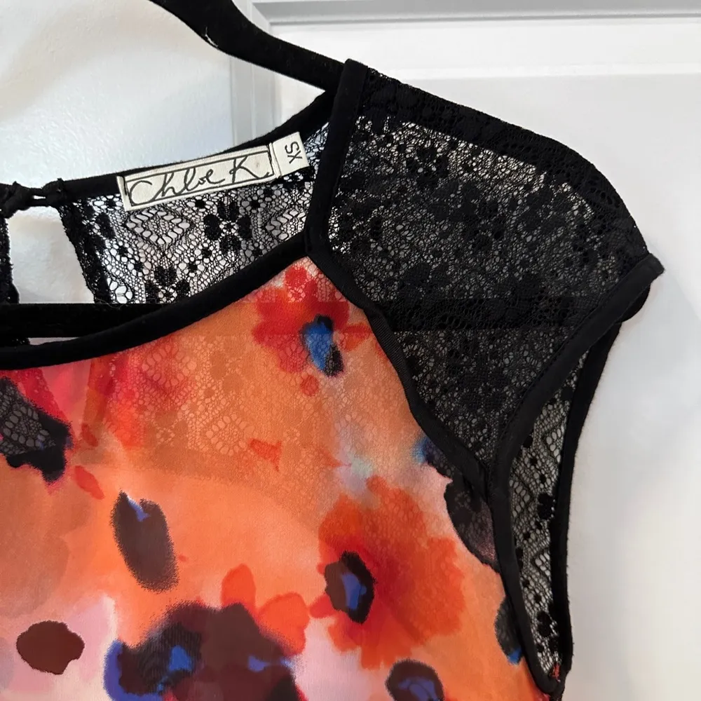 Floral lightweight lace shoulder tee - Image 2