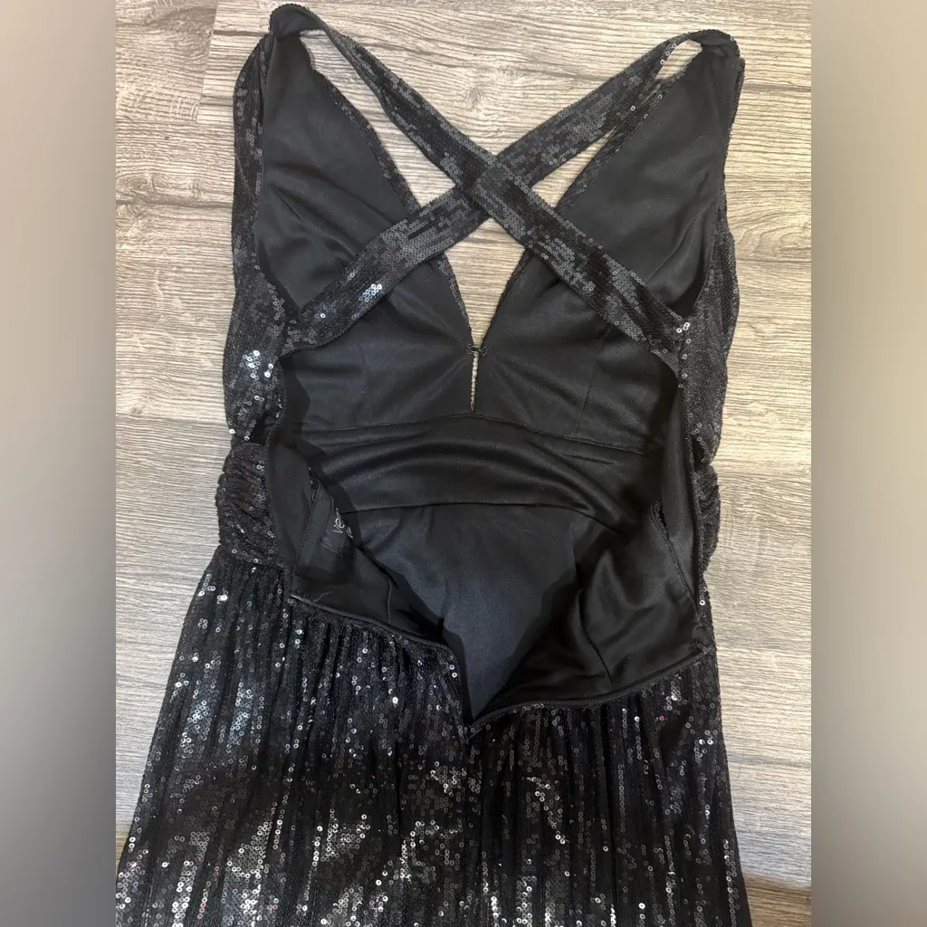 Chic Black Evening Gown - Image 7