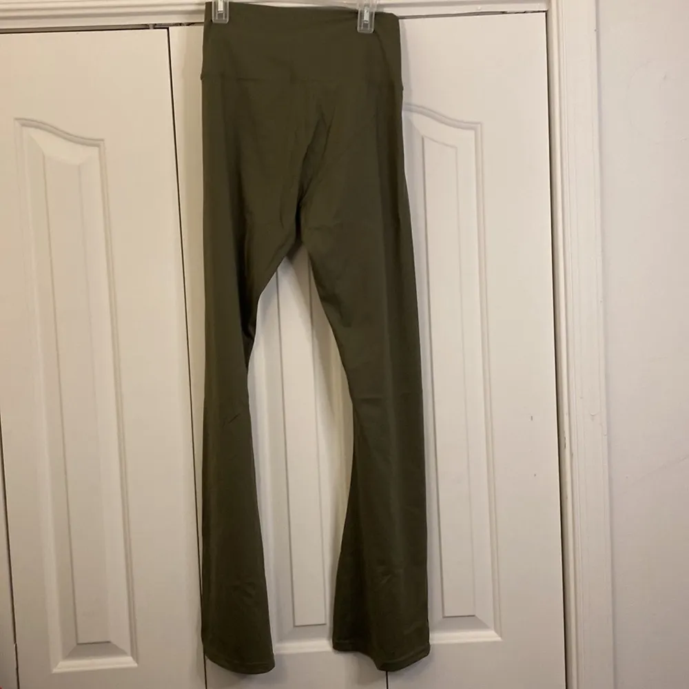 V Cross High Waisted Yoga Leggings Matcha Green Women Size Small NWOT - Image 2