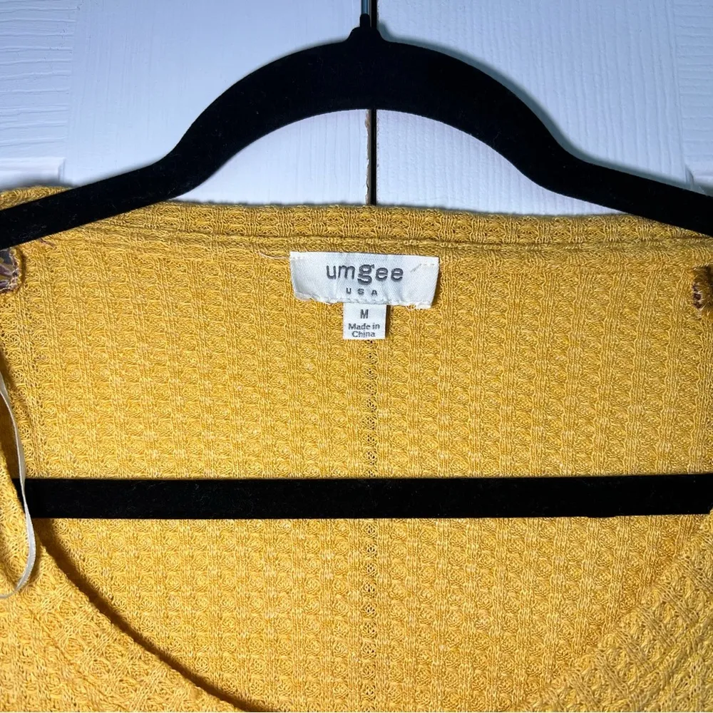 Umgee Floral Mixed Print Ruffled Bell Sleeve Waffle Knit Top Size Medium Yellow - Image 4