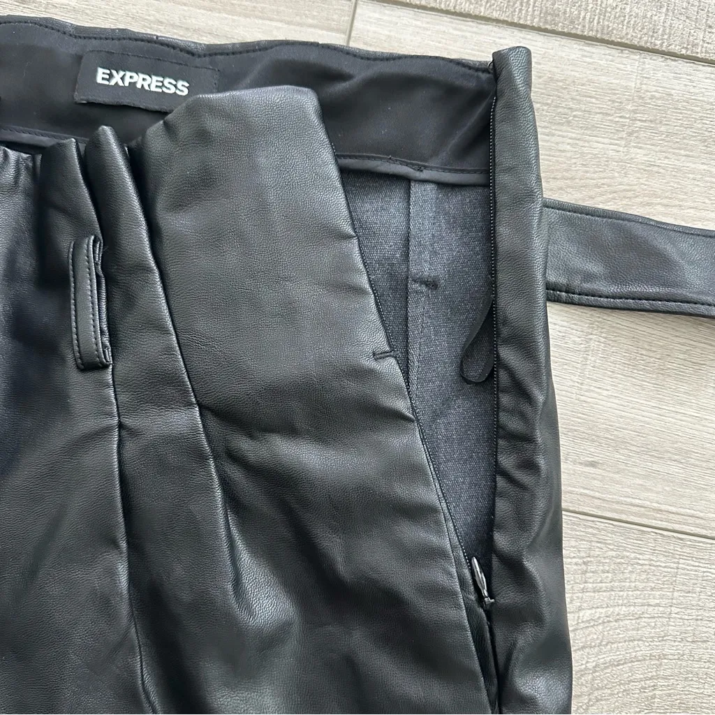 Express Women's Black Belted High Waist Shorts - Image 3