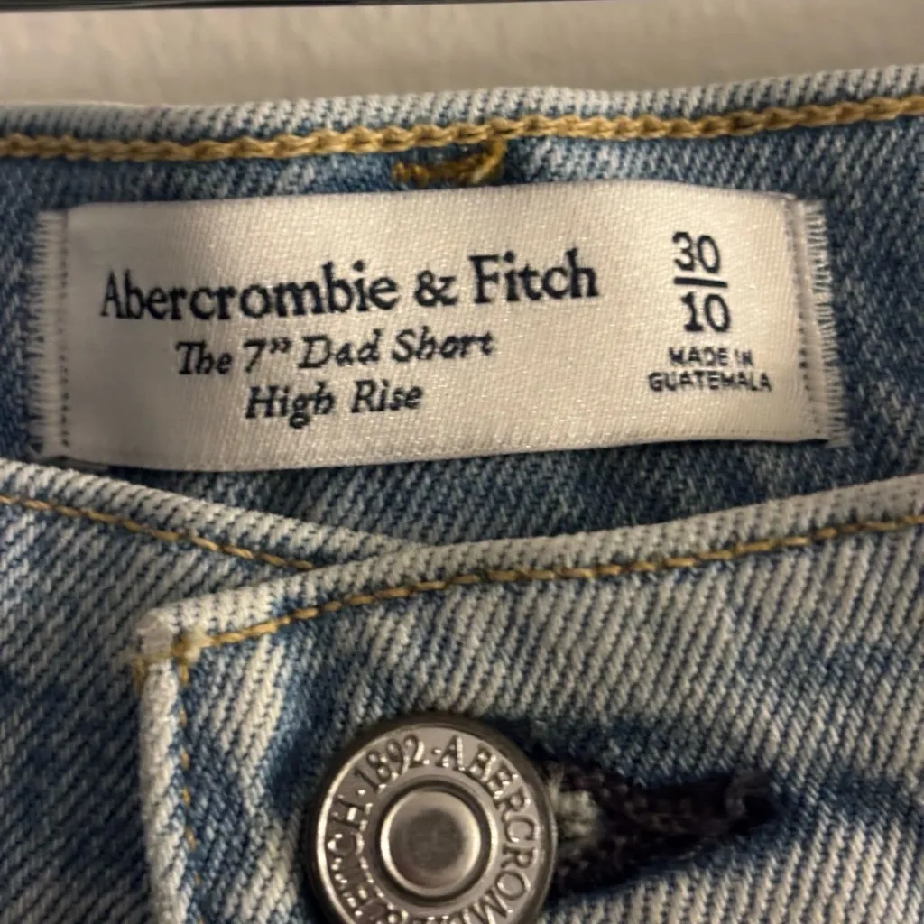 Abercrombie & Fitch The 7inch Dad Shorts Size 10 - Image 3
