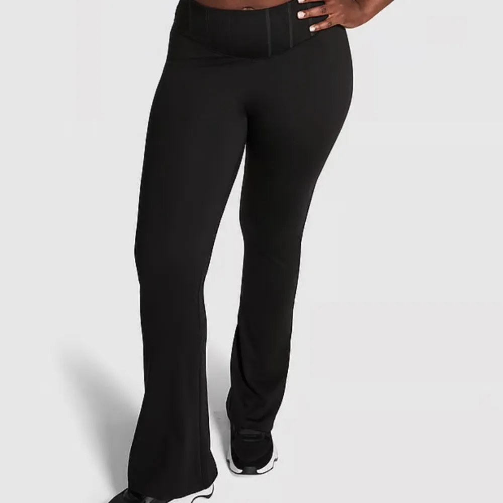 New‎ PINK
ULTIMATE FLARE LEGGINGS - Image 3