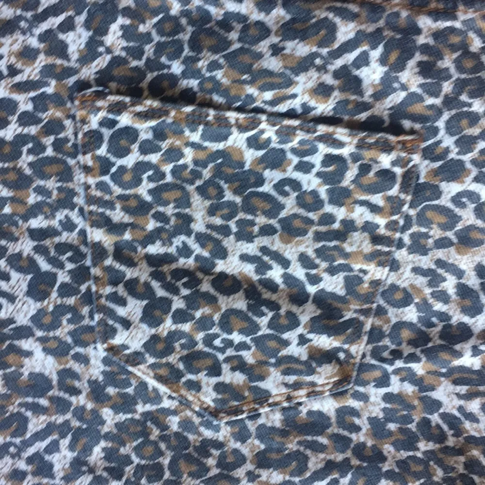 Chelsea & Violet Denim Leopard Print Shorts - Image 7