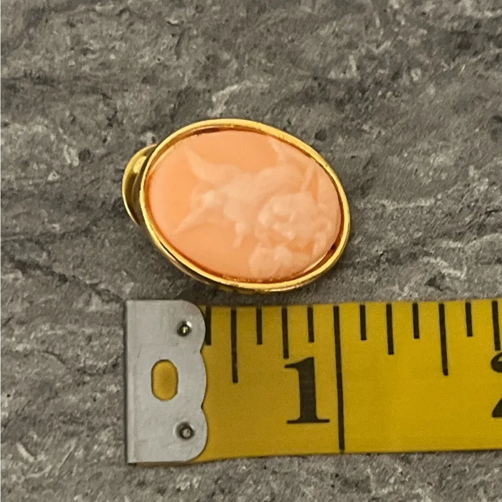 Vintage Estate Coral Peach Cameo Angel Wings Gold Tone Lapel Brooch Pin - Image 8