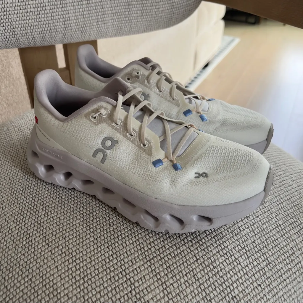 NWOB ON Cloud Cloudtilt Sneakers Running Shoes in Sand & Lavender White Size 8 - Image 3