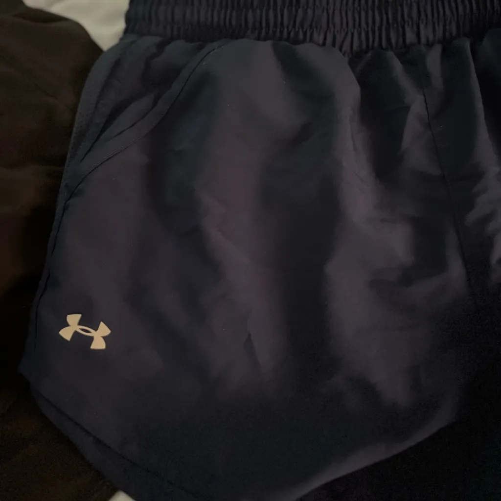 Under Armour Black and Navy Shorts Women’s Medium - Image 2
