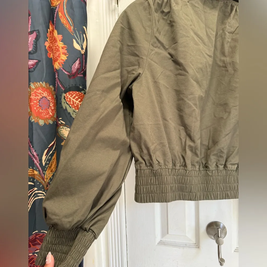 NWOT Levi’s Bomber Jacket Olive Green Size XS - Image 4
